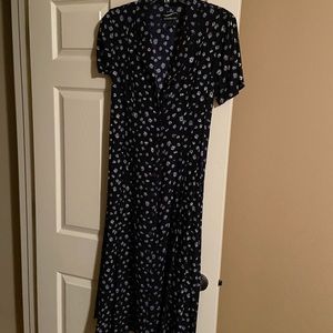 Cute button up front dress, ties in back Navy Floral